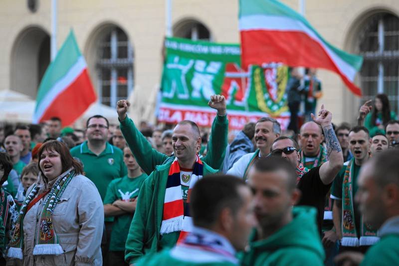 Polscy kibice - według BBC - są złem wcielonym.