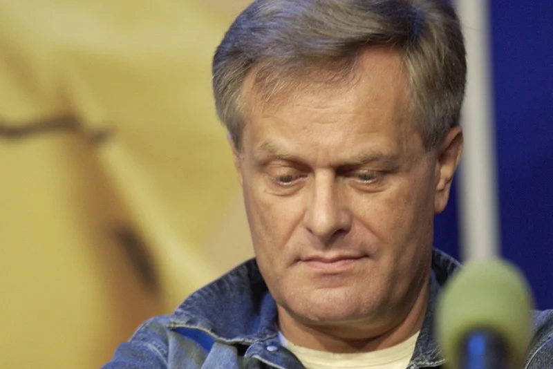 Janusz Trus za pierwszego rządu PiS został zwolniony z gdańskiego oddziału TVP. Teraz sam złożył rezygnację. Na tym jednak nie koniec. W odpowiedzi na materiał macierzystej redakcji dokonał autolustracji. Z ironią powołuje się na Jarosława Kaczyńskiego.