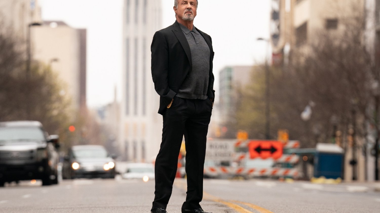 "Tulsa King" to dostępny na platformie SkyShowtime serial z gatunku "dramat kryminalny", w którym główną rolę gra Sylvester Stallone. Światowej sławy gwiazdor kina akcji wciela się w nowojorskiego gangstera Dwighta "Generała" Manfredi.
