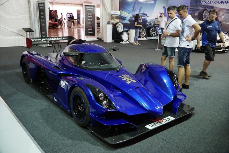 Ferrari, Mercedesy, Mclareny i Porsche – między innymi te samochody miały zaprezentować się na Torze Poznań. Niestety, nie udało się...