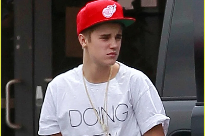 Justin Bieber w t-shircie Local Heroes