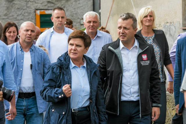 Mała Klonia koło Gostycyna. Beata Szydło odwiedza rodziny poszkodowanych w Kujawsko-Pomorskiem.