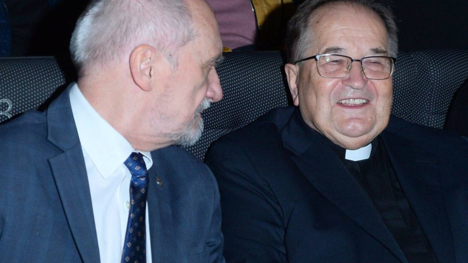 Ojciec Rydzyk śpiewa na widok Macierewicza. Rocznica Radia Maryja