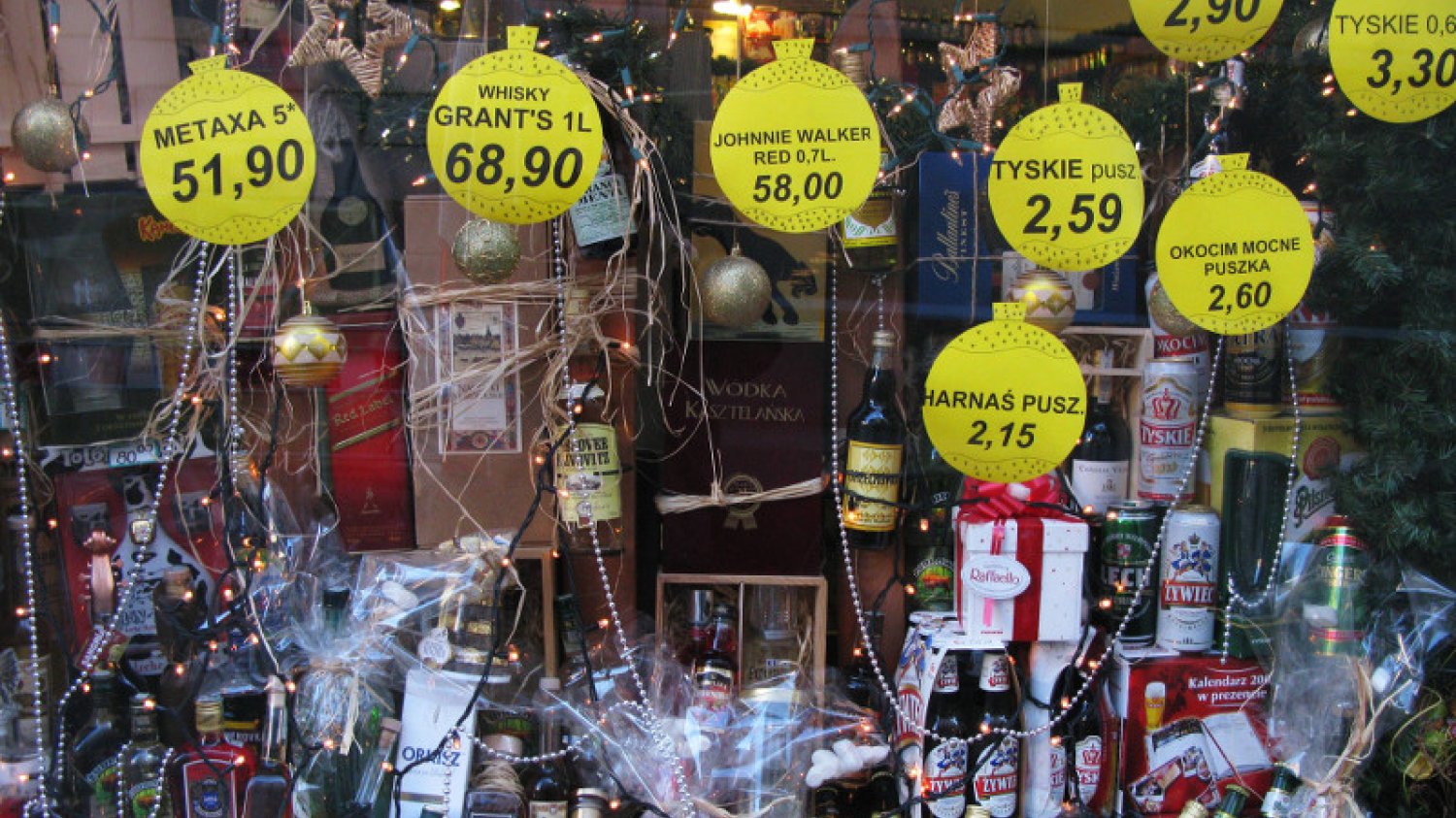 Przed pasterką wypić nie wypada, ale potem... Zdziwisz się, ilu Polaków pije alkohol w Boże Narodzenie