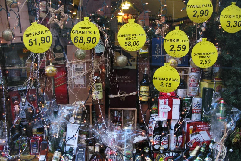 Przed pasterką wypić nie wypada, ale potem... Zdziwisz się, ilu Polaków pije alkohol w Boże Narodzenie