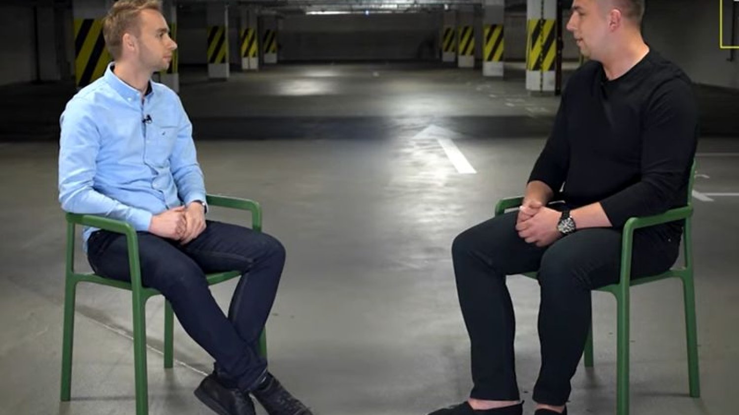 Jakub Żelazko od 13 lat pracuje jako steward.