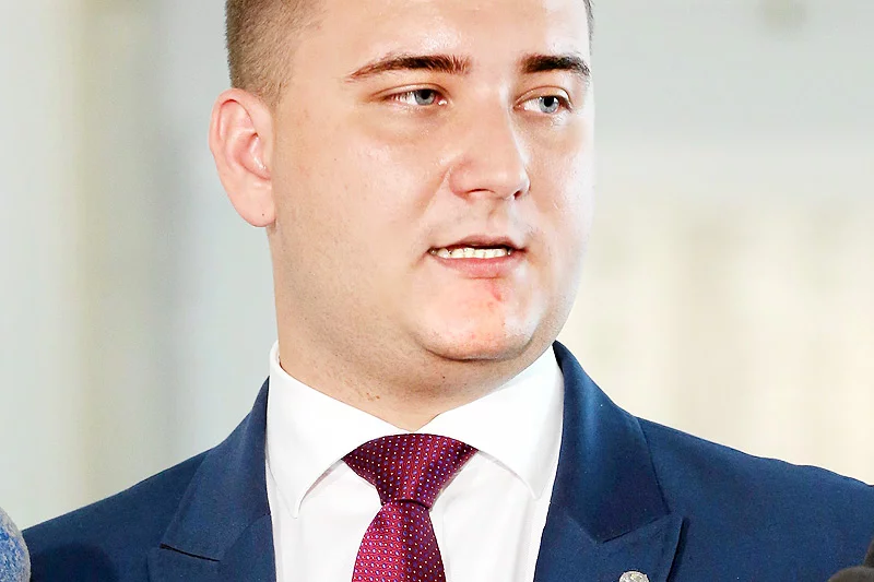 Według "Newsweeka", kilka dni temu Bartłomiej Misiewicz odczytał w siedzibie PiS listę z nazwiskami osób z konkurencyjnej frakcji, które miałyby stracić posady w państwowych spółkach.