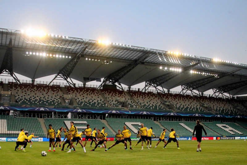 Legia Warszawa zagra z Realem Madryt przy pustych trybunach.