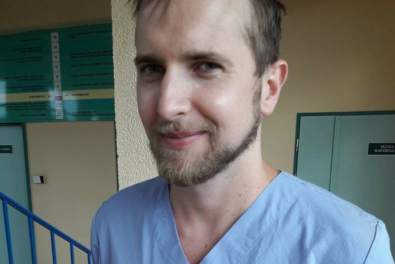 Dr Damian Patecki był w gronie prowadzących protest głodowy. Dziś przyznaje, że rząd nie wywiązuje się z zawartego wtedy porozumienia.