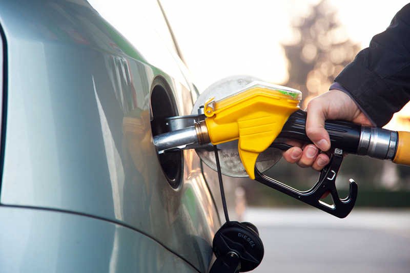 Ceny benzyny poszły w górę. Jesienią zapłacimy nawet 6 zł za litr?