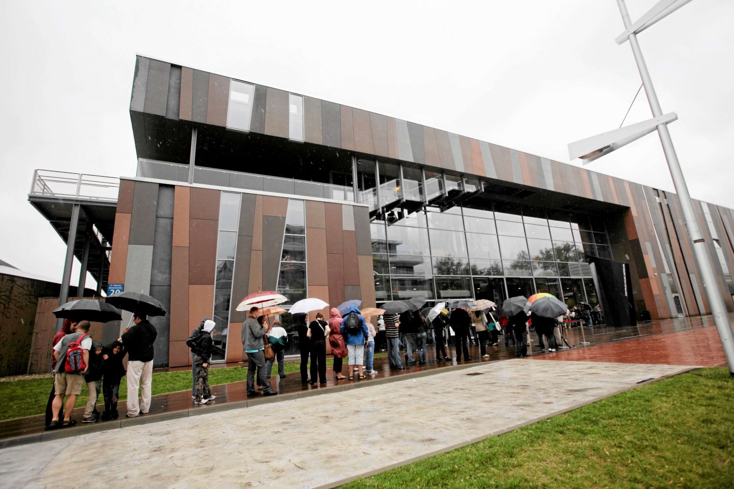 Widok na Centrum Nauki Kopernik od frontu.