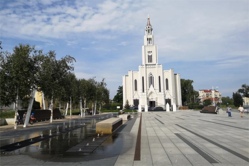 Z pozoru sielankowy widok na plac Szembeka kryje drugie dno...
