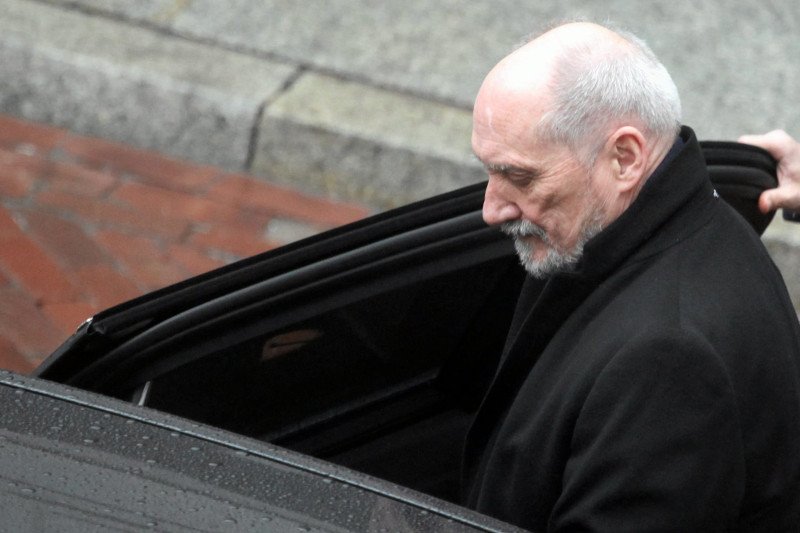 W 2017 roku Antoni Macierewicz korzystał z ochrony żandarmerii wojskowej, która pilnowała jego mieszkania.