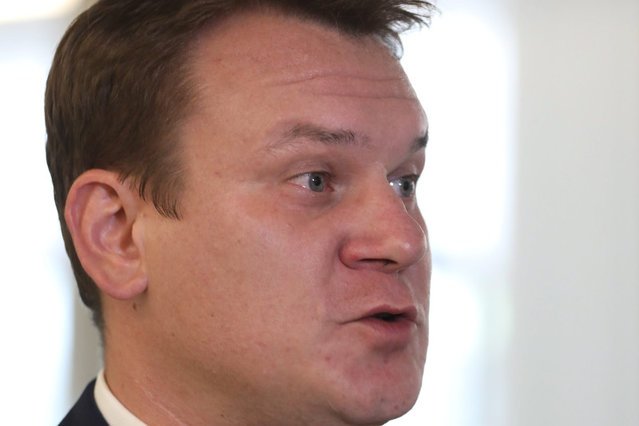 Poseł Dominik Tarczyński (PiS) chce uchodzić za osobę bardzo uduchowioną, ale niezwykle sobie ceni zmysłowe przyjemności. Nowe zdjęcie na Twitterze to tylko kolejny dowód ilustrujący jego zainteresowania.