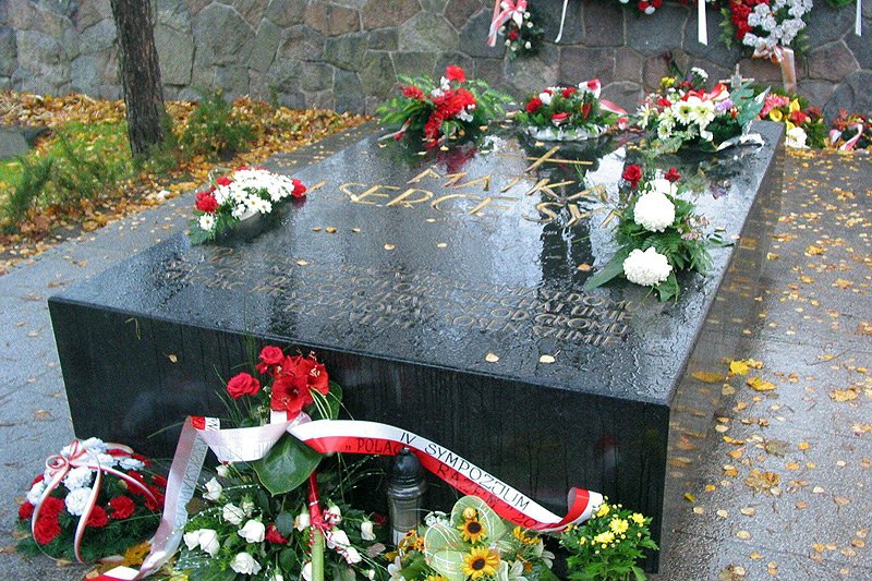 Mauzoleum marszałka Józefa Piłsudskiego na Rossie w Wilnie stało się celem ataku litewskich nacjonalistów.