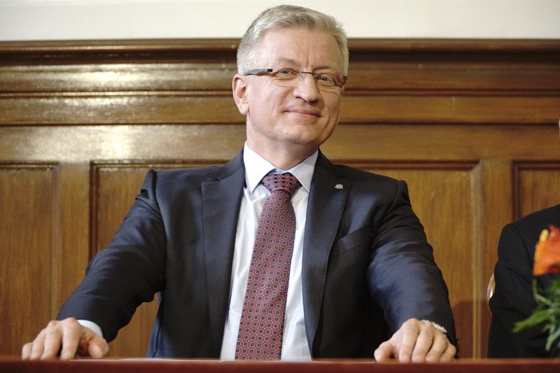 Prezydent Poznania Jacek Jaśkowiak napisał do szefa MON Antoniego Macierewicza.