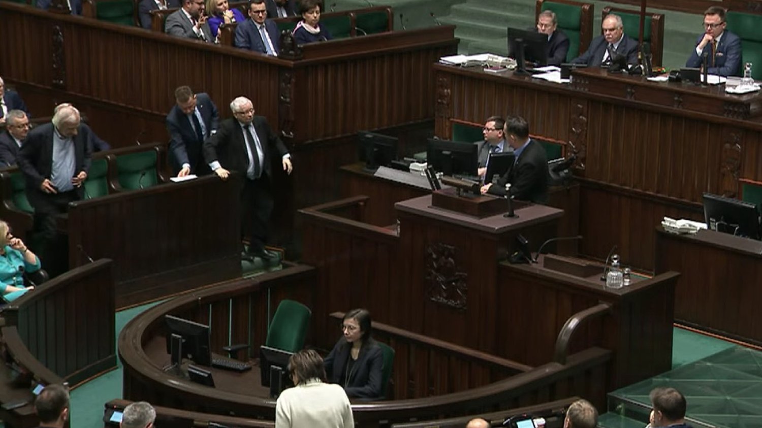 Poseł KO przypomniał Kaczyńskiemu "Przyjaciół Rosjan". Wymowna reakcja prezesa