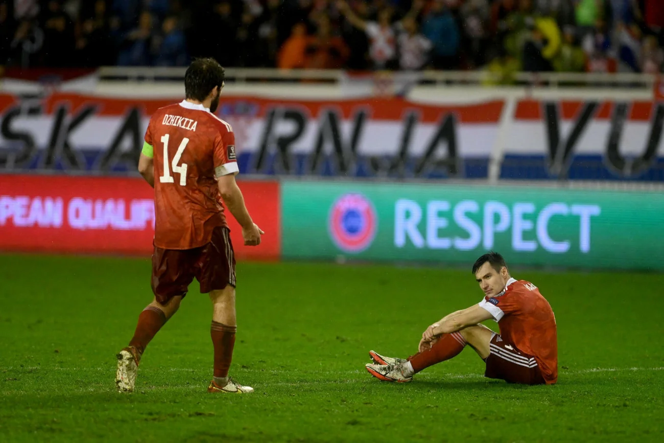 Reprezentacja Rosji oraz kluby z tego kraju mają zostać oficjalnie zawieszone w rozgrywkach FIFA i UEFA.