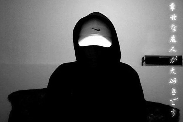 Nowa moda: Health Goth, czyli dresiarz w czerni.