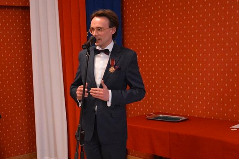 Dominik Górny z Brązowym Krzyżem Zasługi od prezydenta Dudy. Jego zasługą jest skomponowanie "Chrztu Polski 966". Nie można komentować tego dzieła na YouTubie. Nic dziwnego...