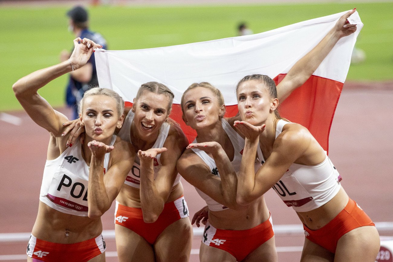 Lekkoatletyka w polskim wydaniu na igrzyskach w Tokio święciła piękne triumfy. Tu nasza srebrna sztafeta pań.