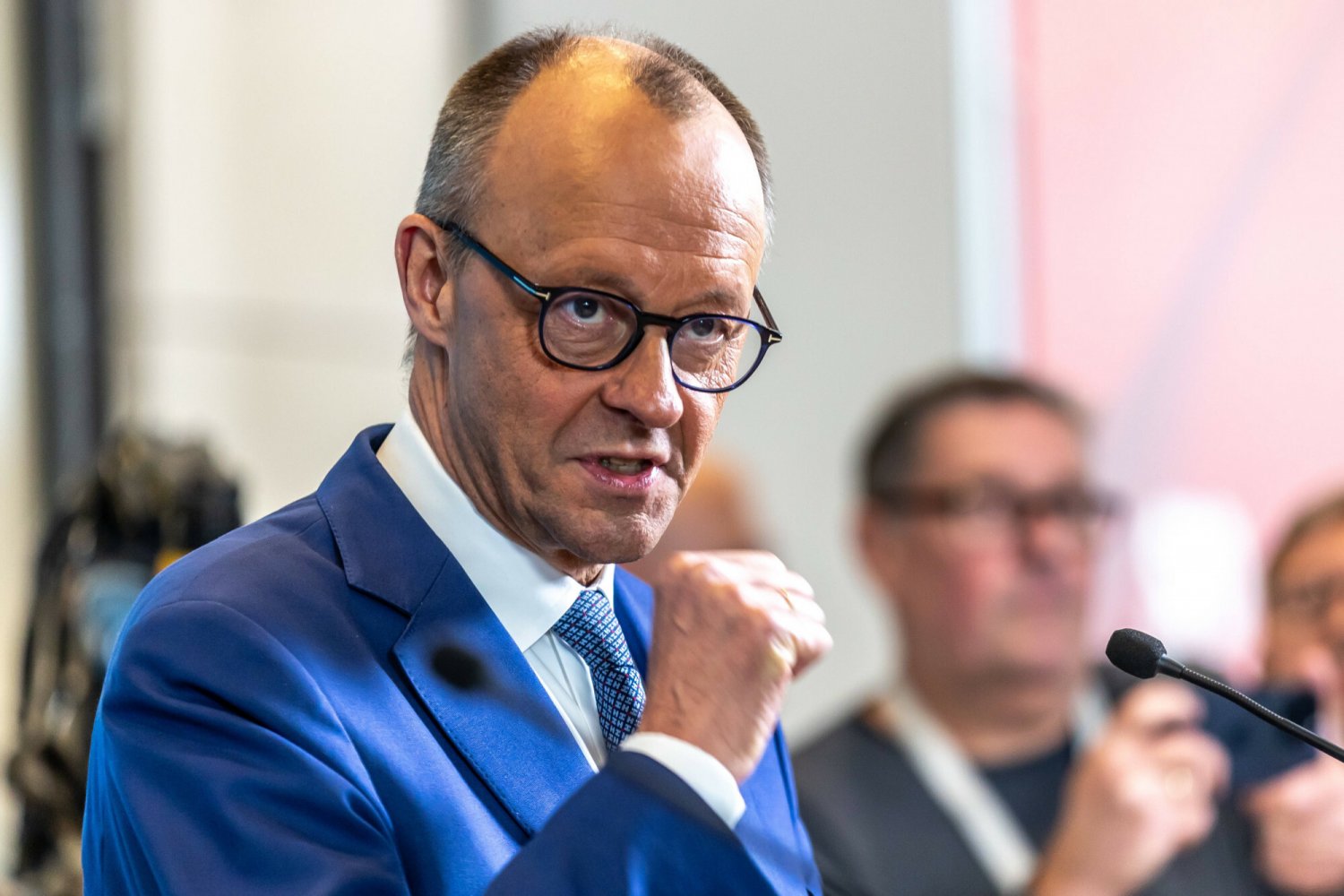 Wpływowy niemiecki dziennik choćby tego nie kryje. Żaden kandydat nie chce jechać do Berlina