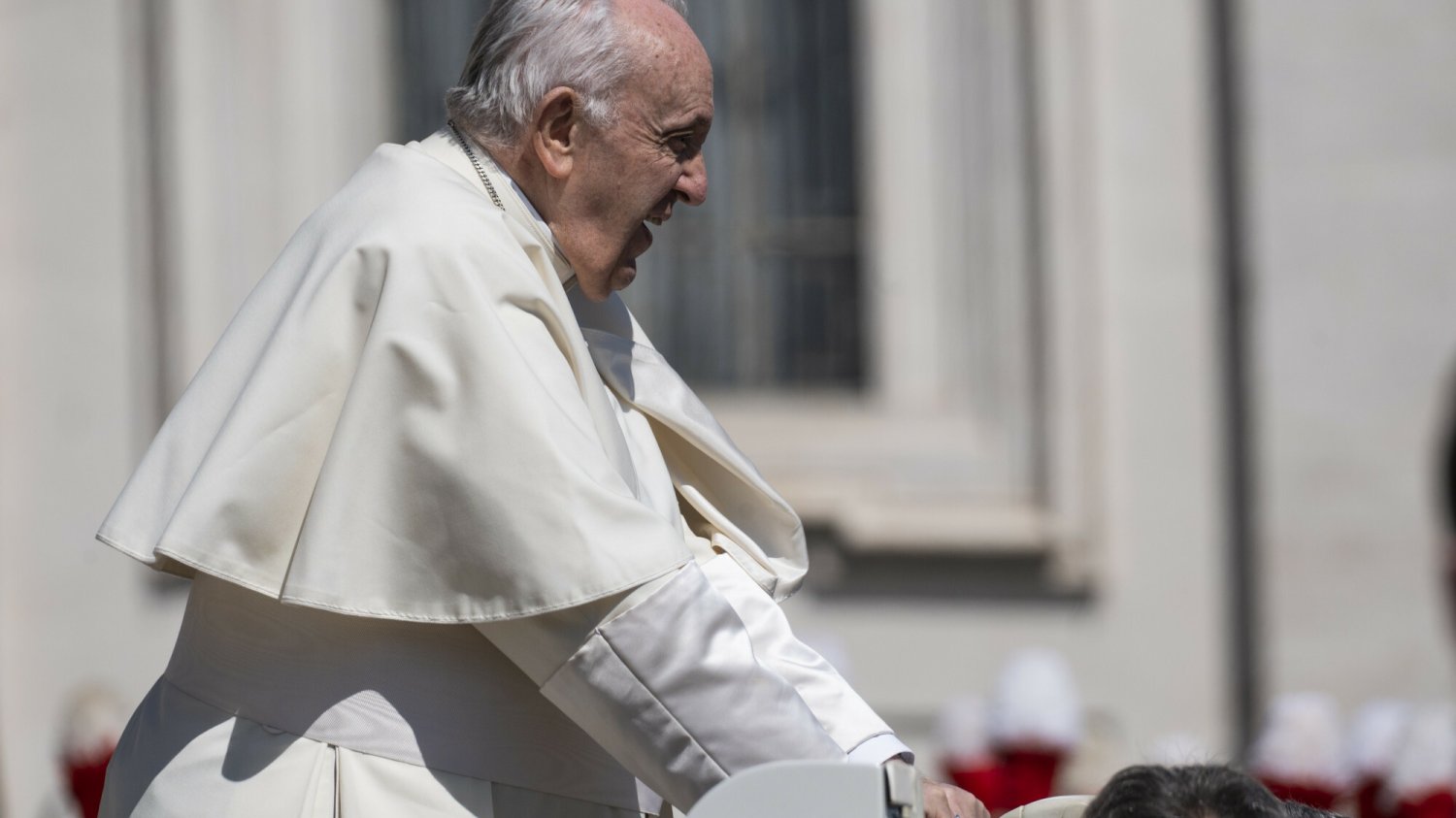 Kardynał Angelo Becciu potajemnie nagrał rozmowę z papieżem Franciszkiem.