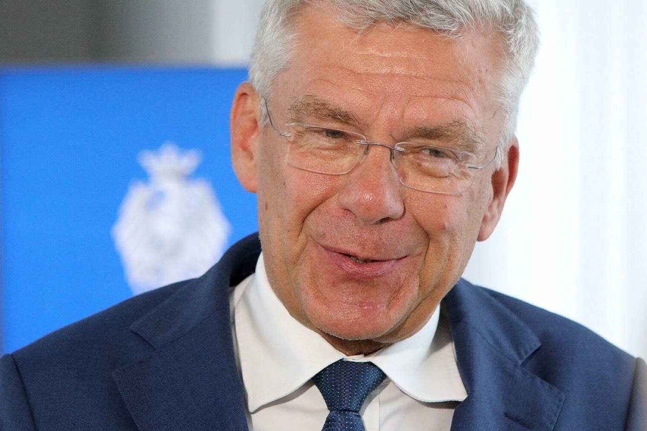 Senator PiS Stanisław Karczewski broni podwyżek pensji dla polityków. Senator PiS Stanisław Karczewski broni podwyżek pensji dla polityków