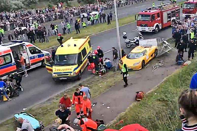 Wypadek podczas pokazów Gran Turismo Polonia w Poznaniu.