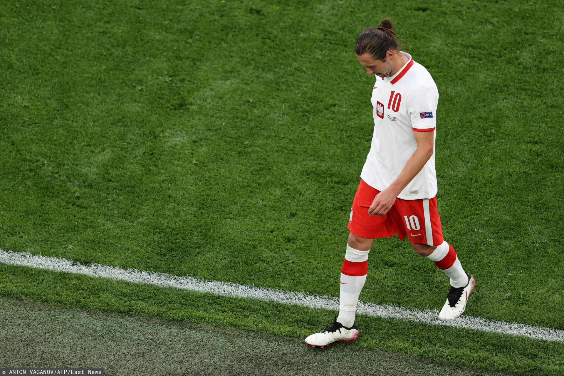 Grzegorz Krychowiak nie potrafił utrzymać nerwów na wodzy i nieodpowiedzialnym zagraniem pozbawił Polskę szans w meczu ze Słowacją.