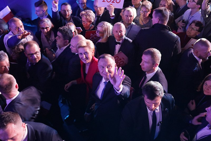 Andrzej Duda w trakcie konwencji PiS hymnu wysłuchał za kulisami.