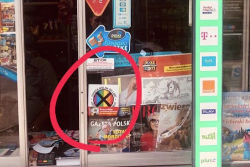 Sprzedawca kiosku w Poznaniu padł ofiarą ataku przez naklejkę wystającą z "Gazety Polskiej".