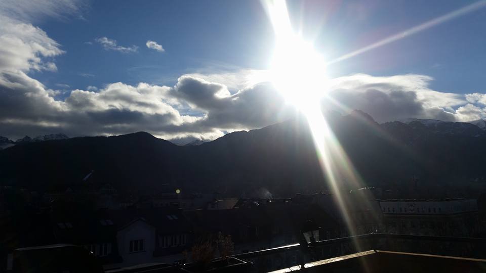 Widok na Tatry z tarasu Cafe Tygodnik Podhalański