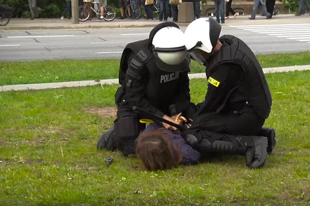 Reakcja MSW na zatrzymanie Marii Kołakowskiej tylko utwierdza policjantów w przekonaniu, że nowa władza nie stoi po ich stronie.
