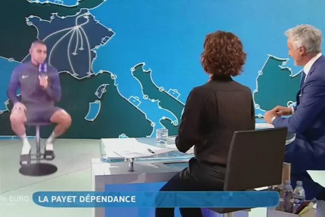 Hologram piłkarza pojawił się w studio telewizyjnym w Paryżu.