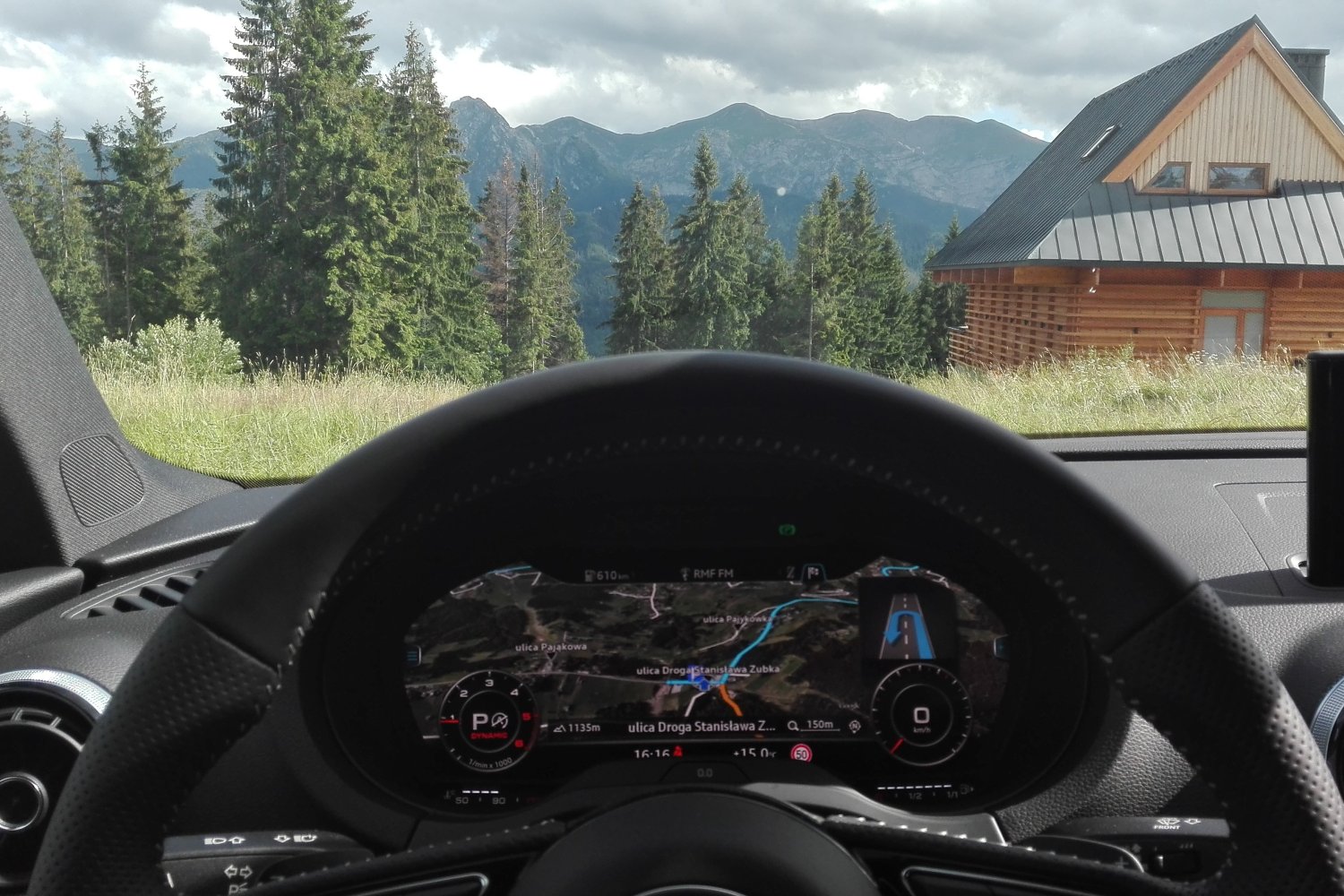 Wrzuciłem to zdjęcie na Facebooka i się zaczęło. "Chciałabym wiedzieć, jakie to auto"