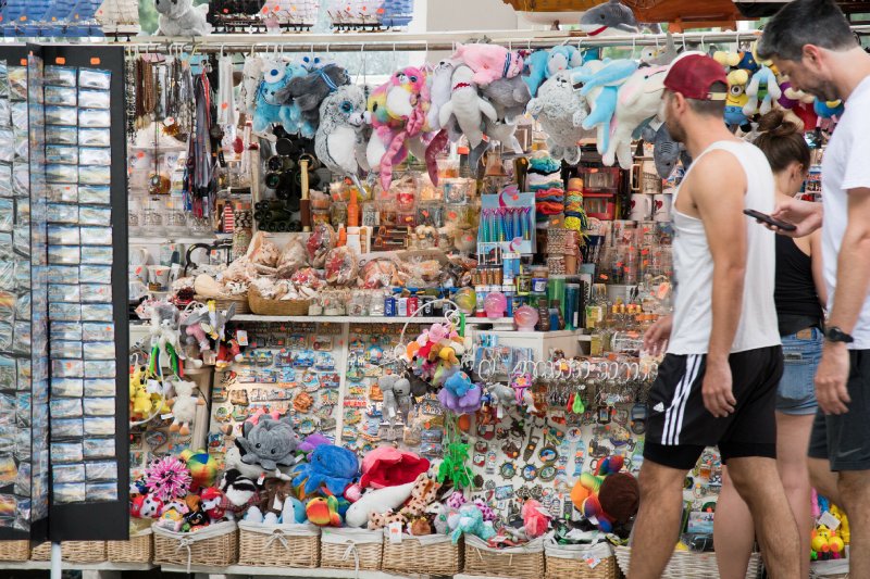 Ciupagi, kubki, magnesy i inne pamiątki z wakacji specjalnie dedykowane dla mamy, babci i dziadka, czyli pamiątki 2022 roku