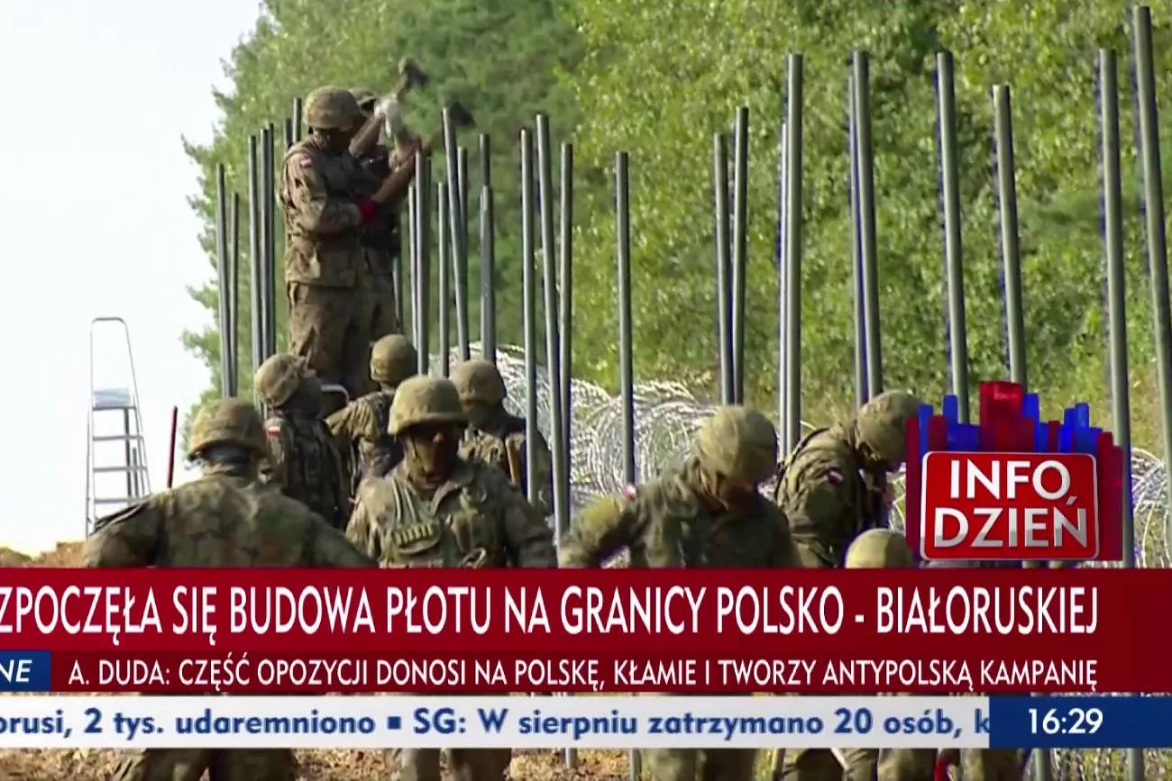 Jak na razie obiecany przez szefa MON Mariusza Błaszczaka płot na granicy Polski i Białorusi nie wygląda na solidną konstrukcję. Jak na razie obiecany przez szefa MON Mariusza Błaszczaka płot na granicy Polski i Białorusi nie wygląda na solidną konstrukcję