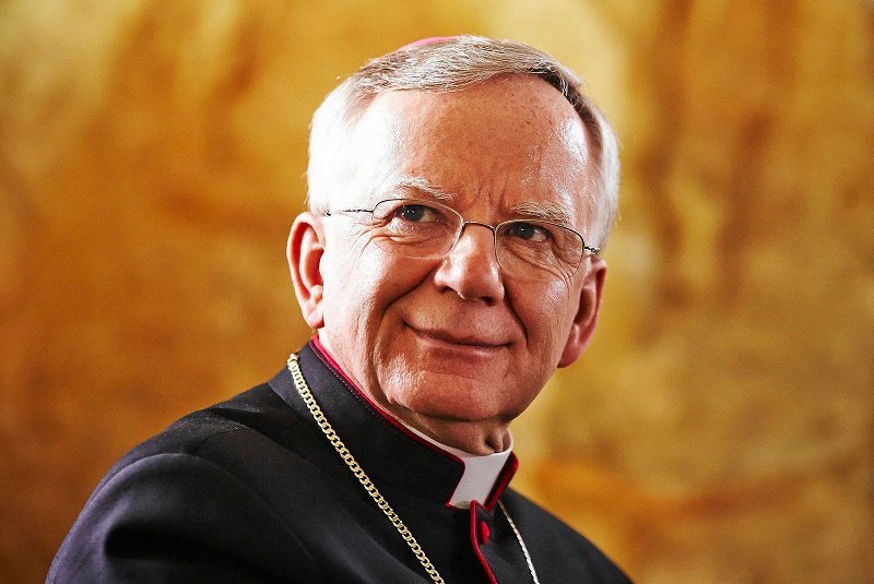 "Prof. Bogdan Chazan odwołał się do tego, co wynika z prawa naturalnego i co gwarantuje mu konstytucja" – twierdzi arcybiskup z Łodzi