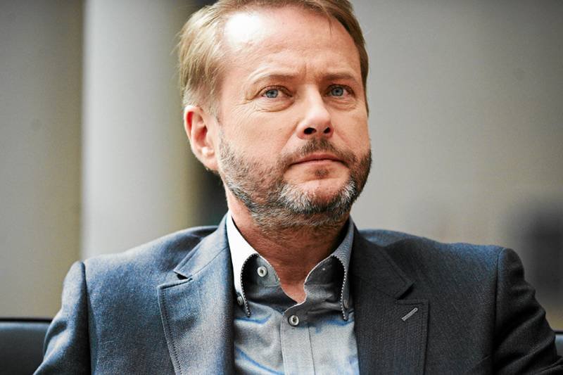 Artur Żmijewski podczas konferencji prasowej na planie filmu Piotra Trzaskalskiego "Mój rower" w 2009 r. Rok wcześniej rozpoczął prace w serialu "Ojciec Mateusz".