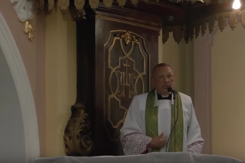 Ks. Roman Kneblewski z Bydgoszczy broni ks. Jacka Międlara.