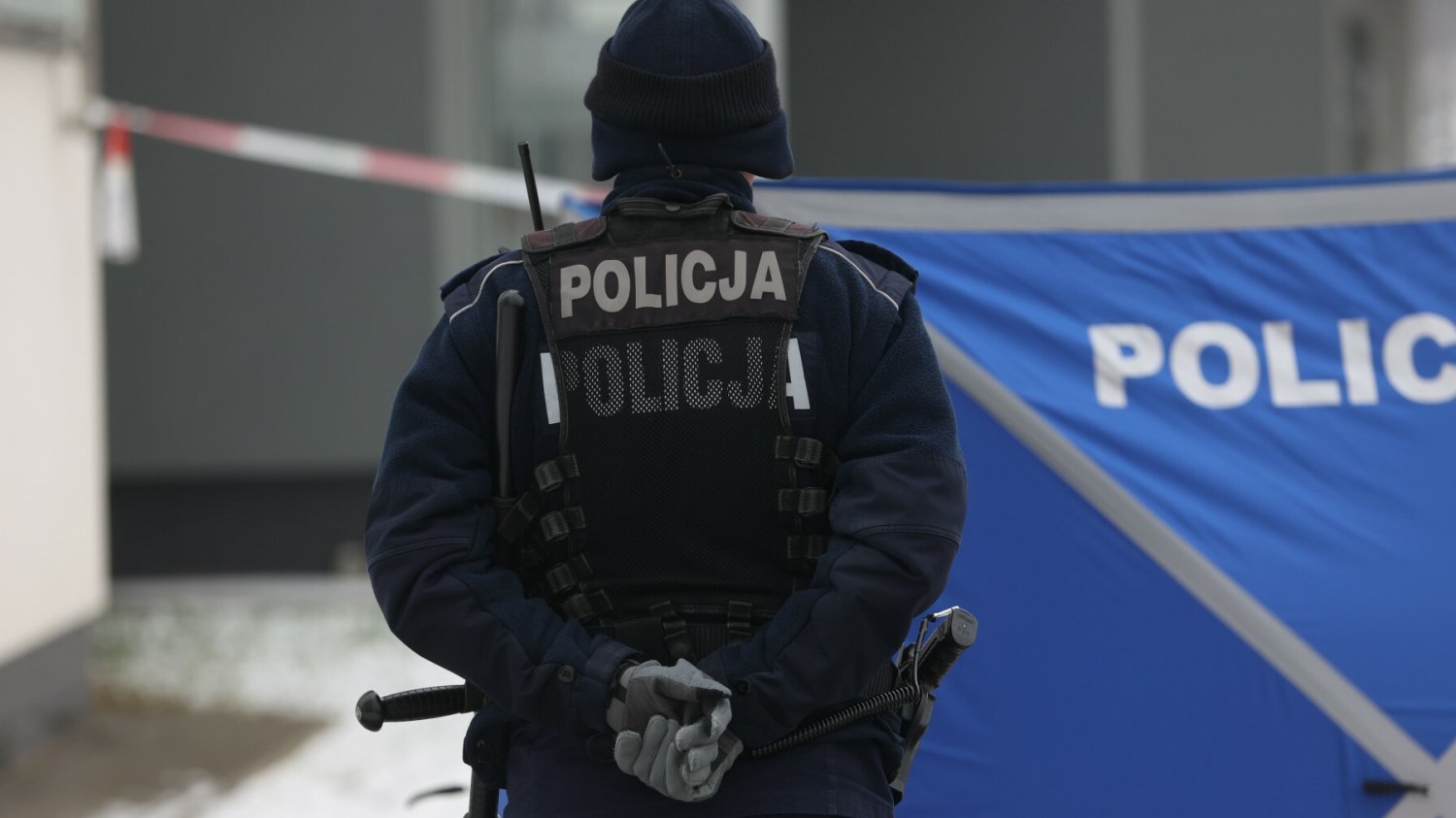 Policja przy pracy na miejscu zbrodni. Zdjęcie ilustracyjne.
