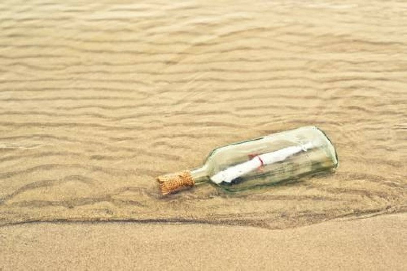 Zabutelkowany list znalazła w 1993 r. Kobieta szuka nadawcy w całej Polsce