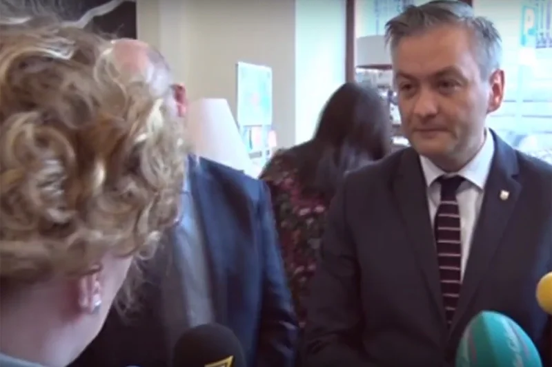 Widzieliście już filmik z "bulwersującym zachowaniem Biedronia wobec dziennikarki"? Czas, byście zobaczyli, co prezydent Słupska od niej usłyszał chwilę wcześniej.