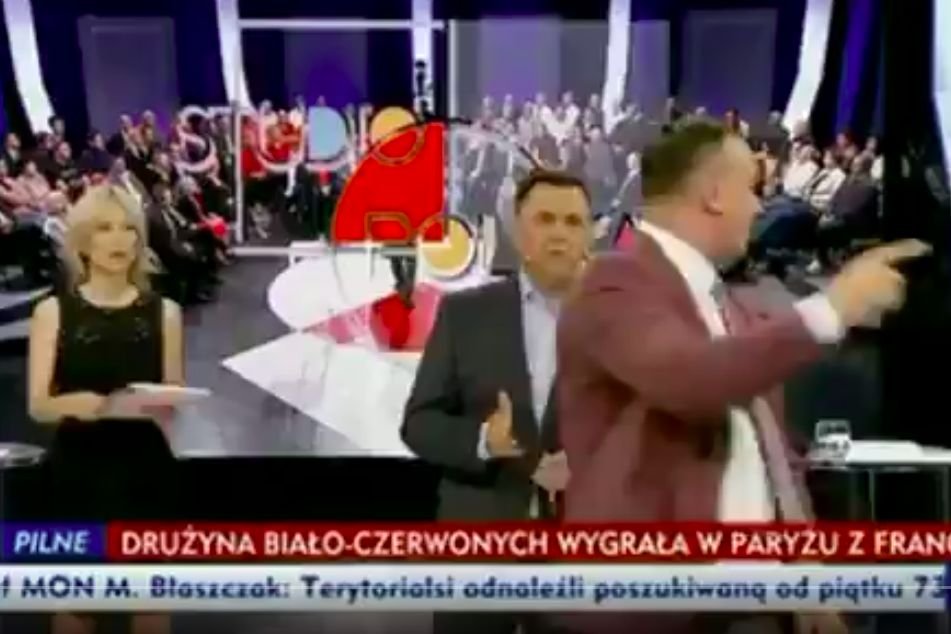 Członek Konfederacji próbował zakłócić program "Studio Polska" w TVP Info.