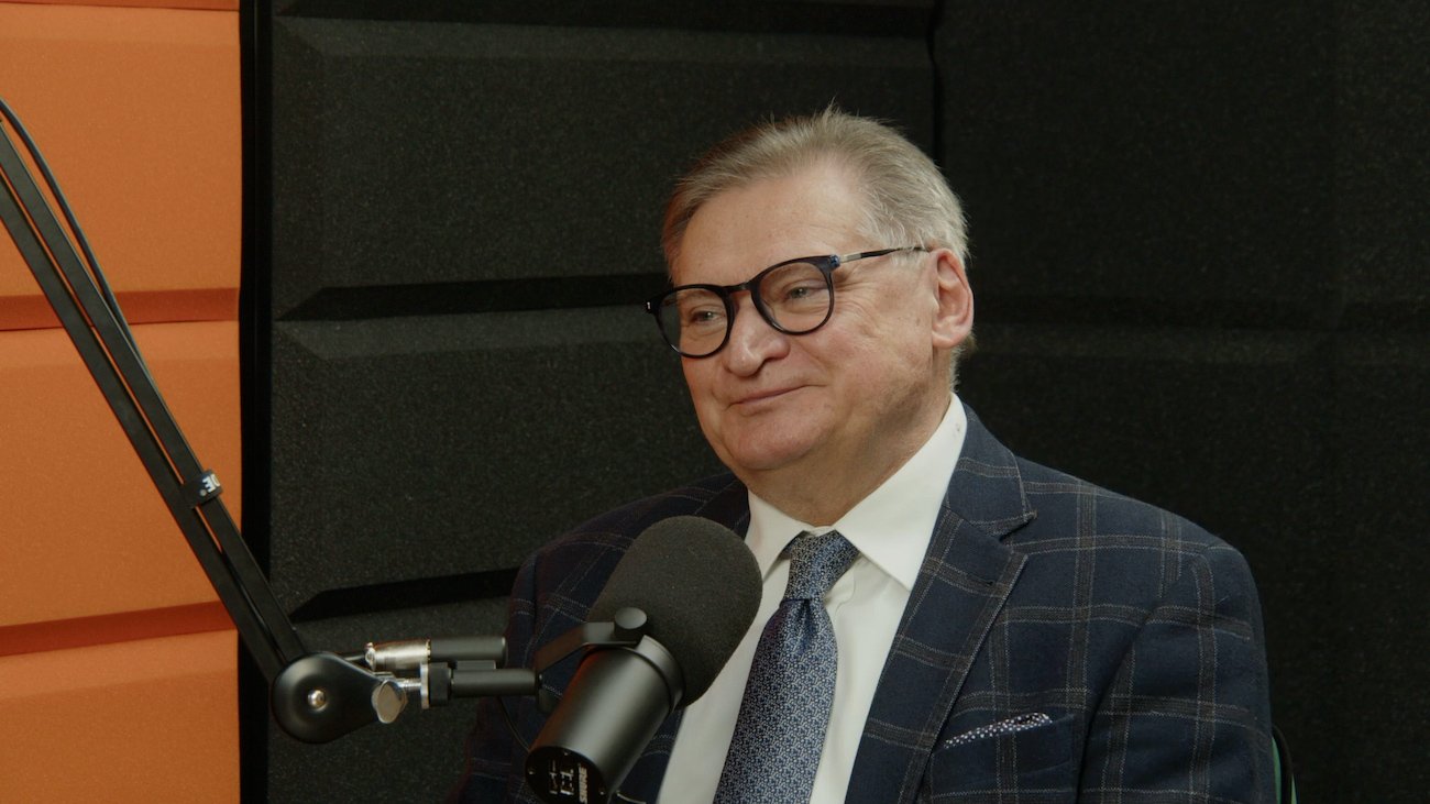 Prof. Bolesław Samoliński, lekarz, wybitny specjalista w dziedzinie alergologii i zdrowia publicznego. Członek Zarządu Głównego Polskiego Towarzystwa Alergologicznego, Prezydent Polskiego Towarzystwa Alergologicznego w latach 2012-2015.