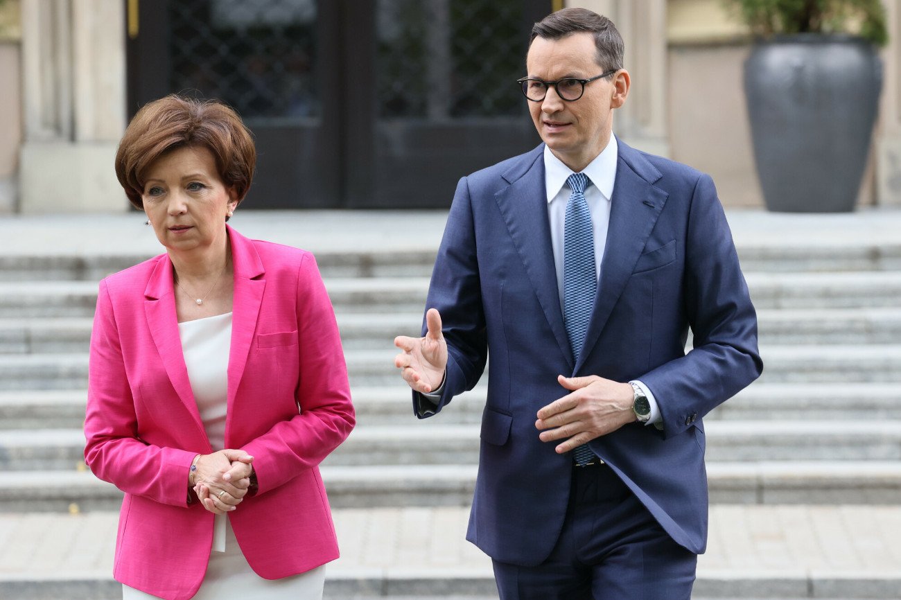 Rząd zapowiedział dwukrotną podwyżkę pensji minimalnej w 2024 roku.