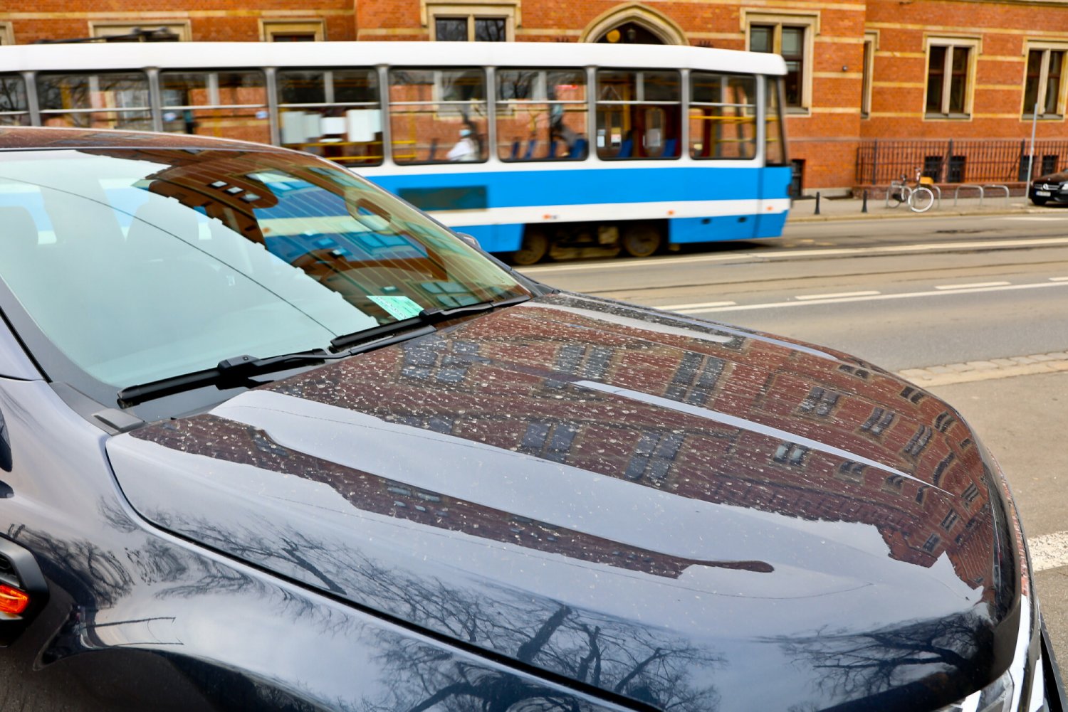 Saharyjski pył nad Polską. Ma właściwości radioaktywne.