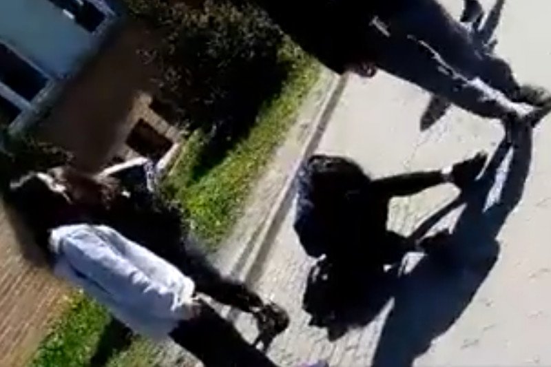 Nastolatki przyglądające się katowaniu koleżanki teraz boją się, że same staną się ofiarami agresji.