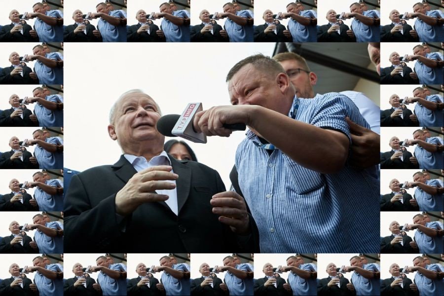 Jarosław Kaczyński przy mikrofonie TVP (2019 rok).
